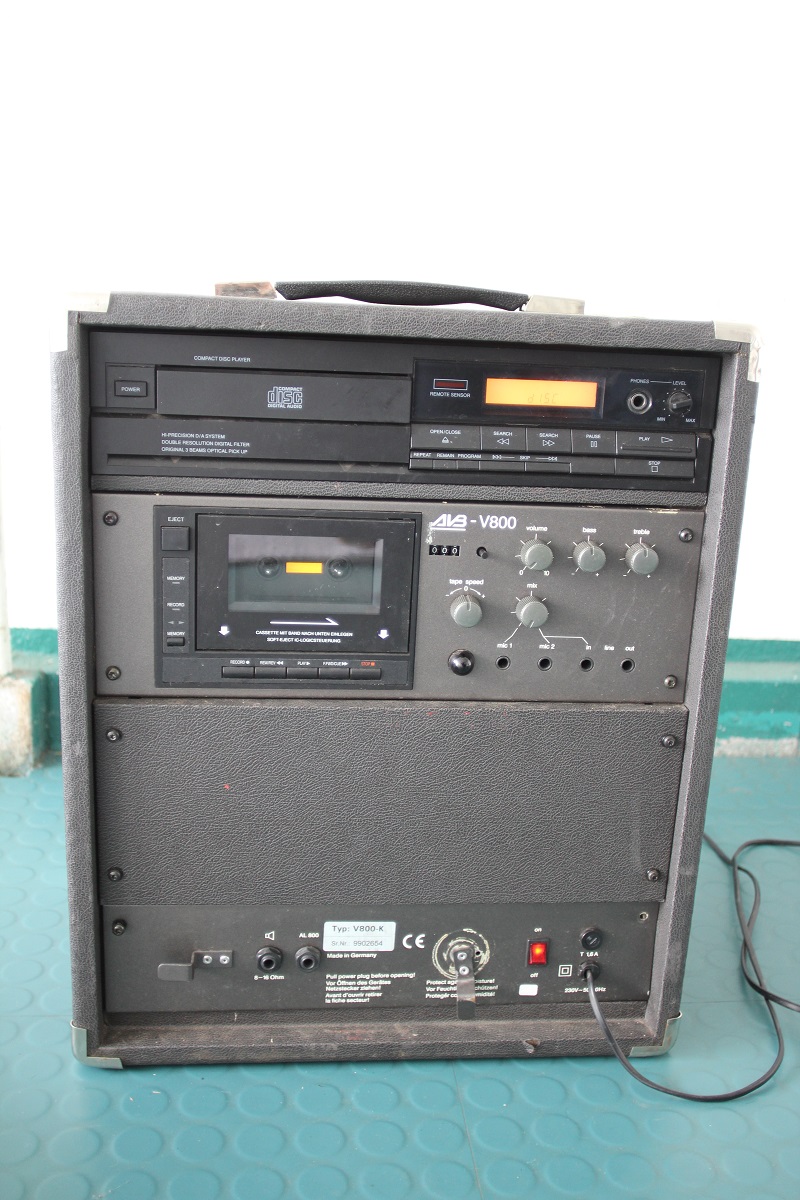 Bild 3 Beschallungsbox mit Mikro und CD-Player/Kassette